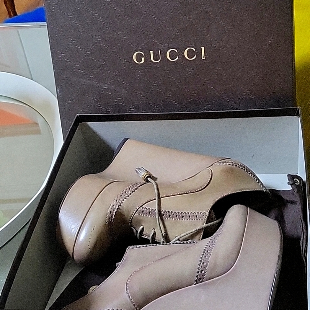 Gucci women shoes size 7.5